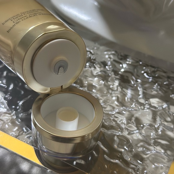 NEW Estée Lauder RE-NUTRIV INTENSIVE SMOOTHING HAND CREME - Picture 5 of 5